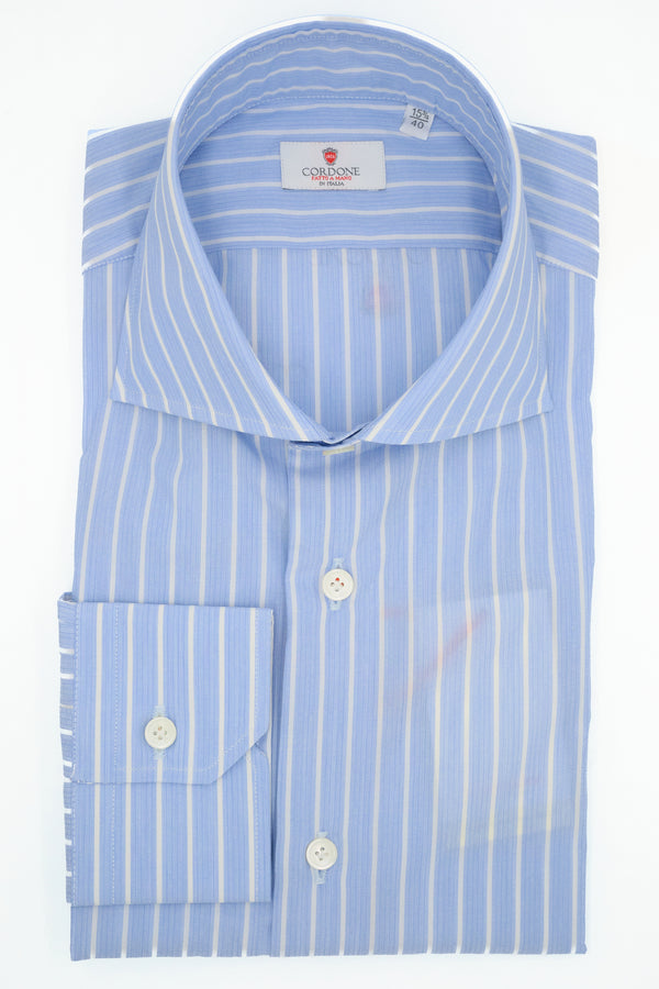 Camicia celeste con righe piccole bianche